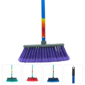 Escoba Lola con Mango de Madera Pintado 1.20m 4 Colores Varios